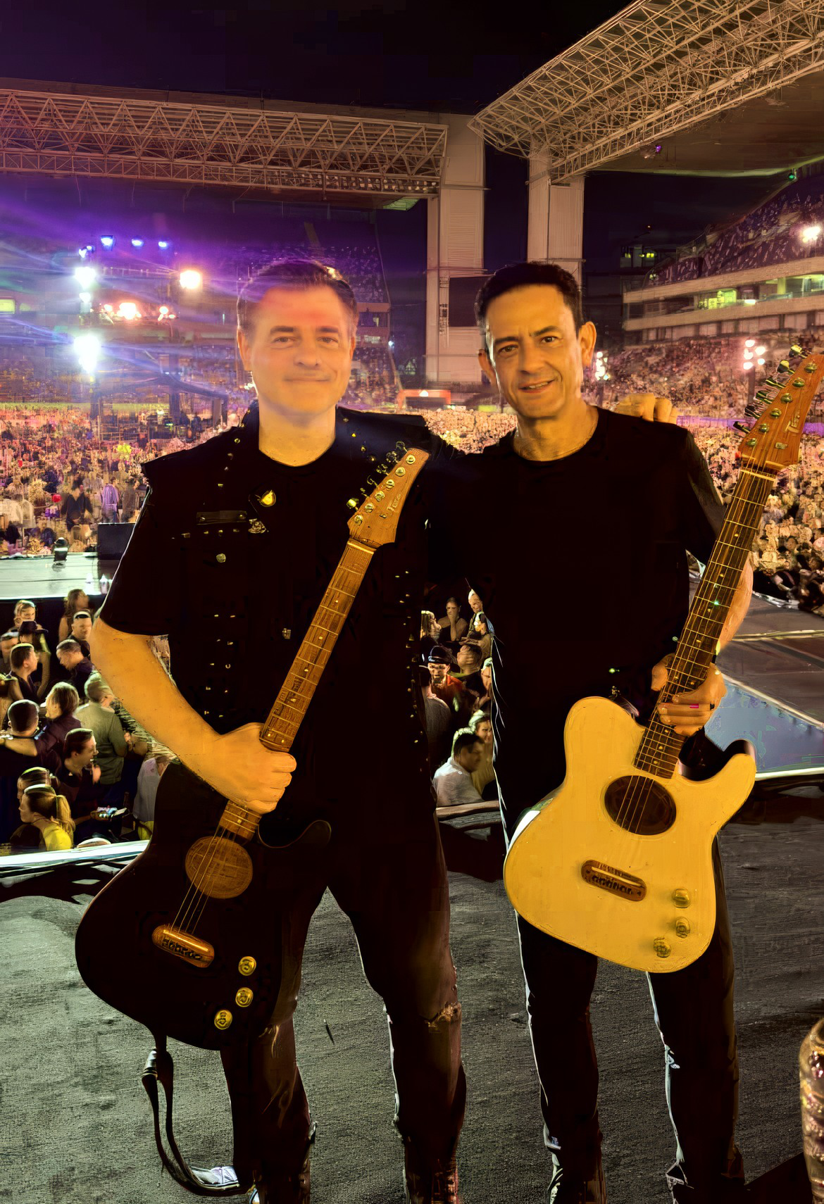 Dois músicos com violões Toca ProfStage no palco